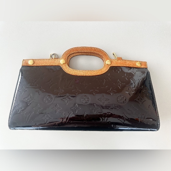 Luxurious Louis Vuitton Amarante Monogram Vernis Roxbury Drive Bag - Picture 2 of 8